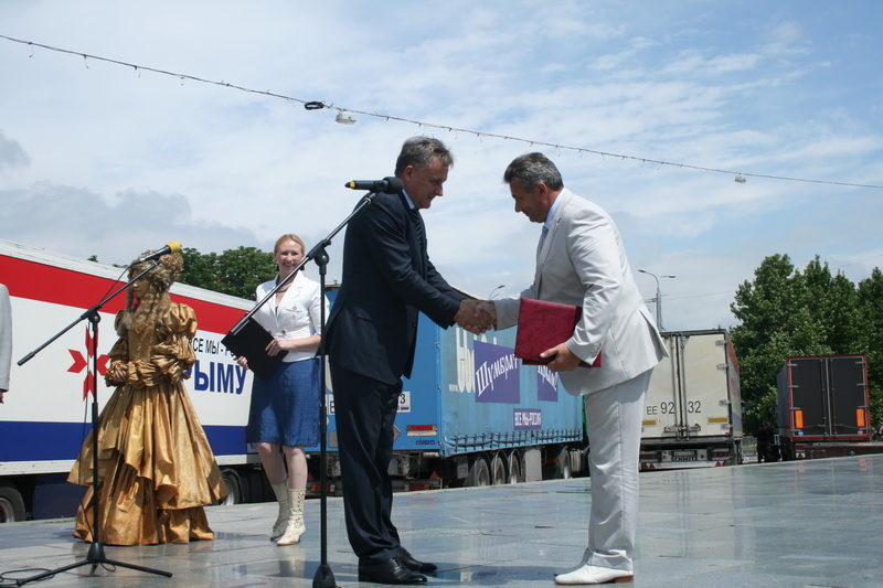 Мордовия передала Крыму детские площадки и компьютерные классы