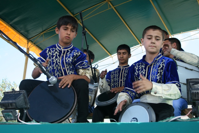 В Симферополе отметили День крымскотатарского флага