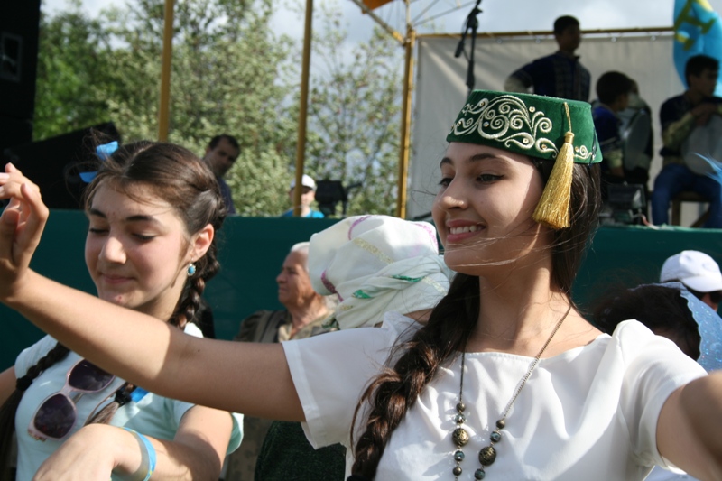 В Симферополе отметили День крымскотатарского флага