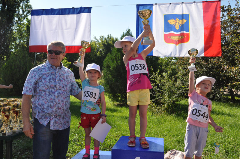 В Симферополе Олимпийский день отметили легкоатлетическим пробегом