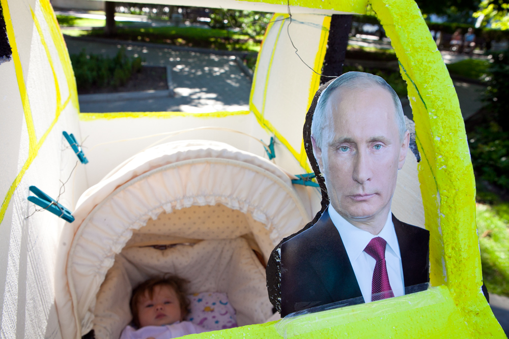 В Севастополе прошел парад колясок