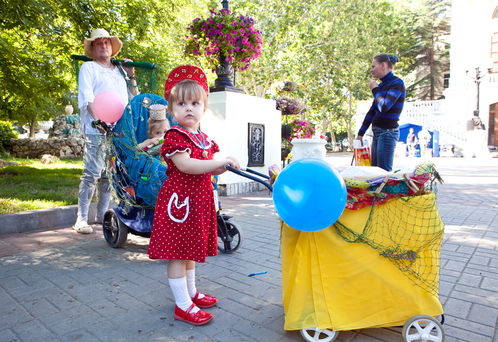 В Севастополе прошел парад колясок