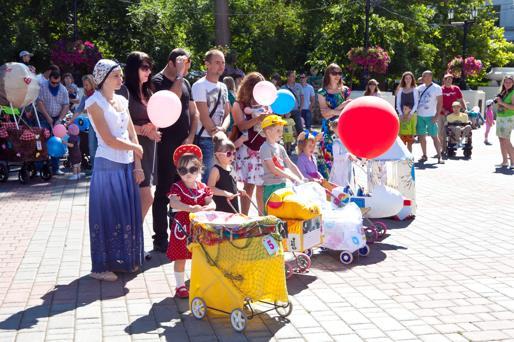 В Севастополе прошел парад колясок