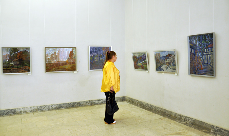 В Симферополе открылась юбилейная выставка ялтинской художницы