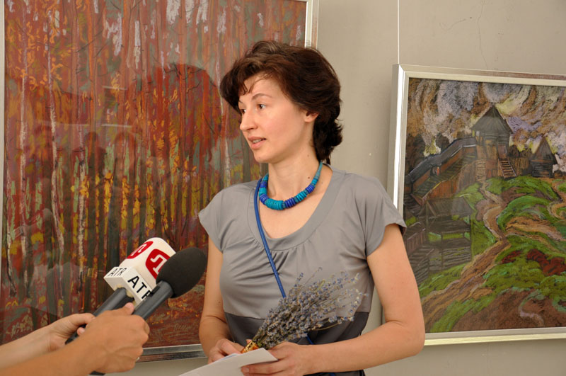 В Симферополе открылась юбилейная выставка ялтинской художницы