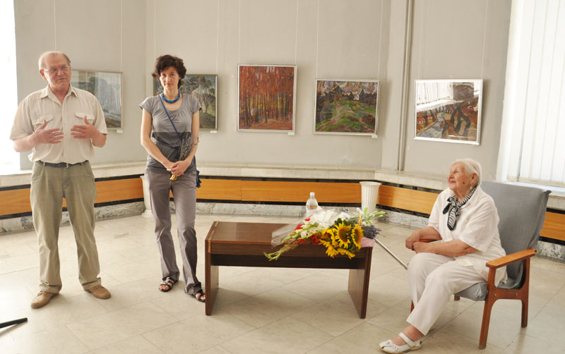 В Симферополе открылась юбилейная выставка ялтинской художницы