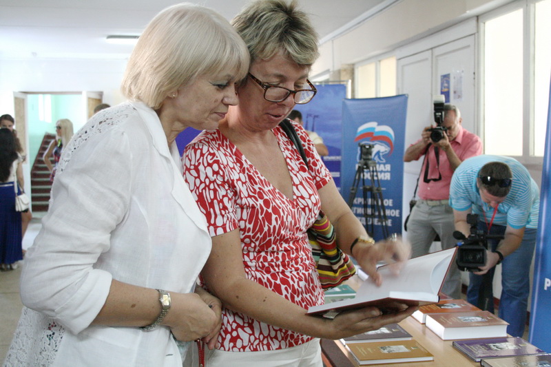 Школы Крыма получат литературу по акции «Сто книг президента»