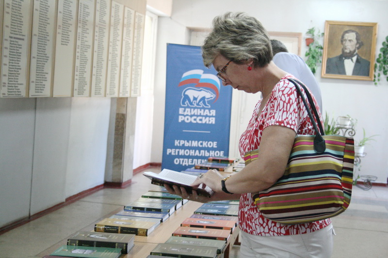Школы Крыма получат литературу по акции «Сто книг президента»