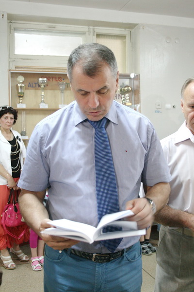 Школы Крыма получат литературу по акции «Сто книг президента»