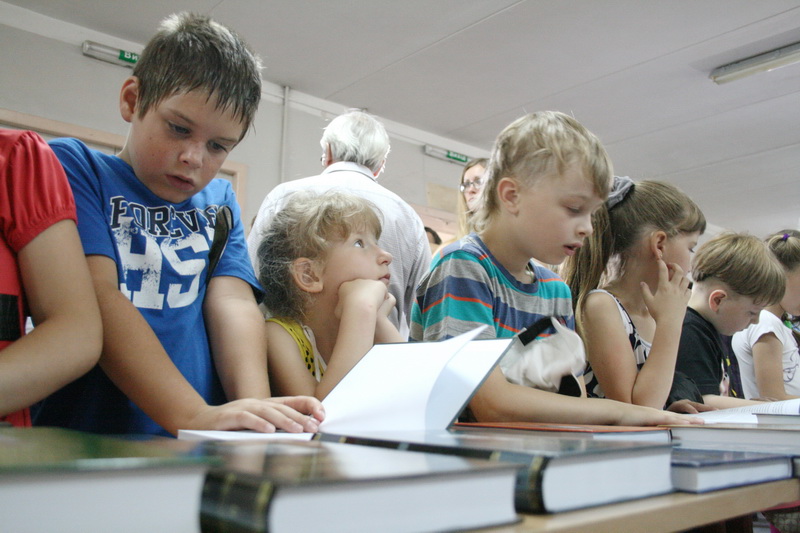 Школы Крыма получат литературу по акции «Сто книг президента»