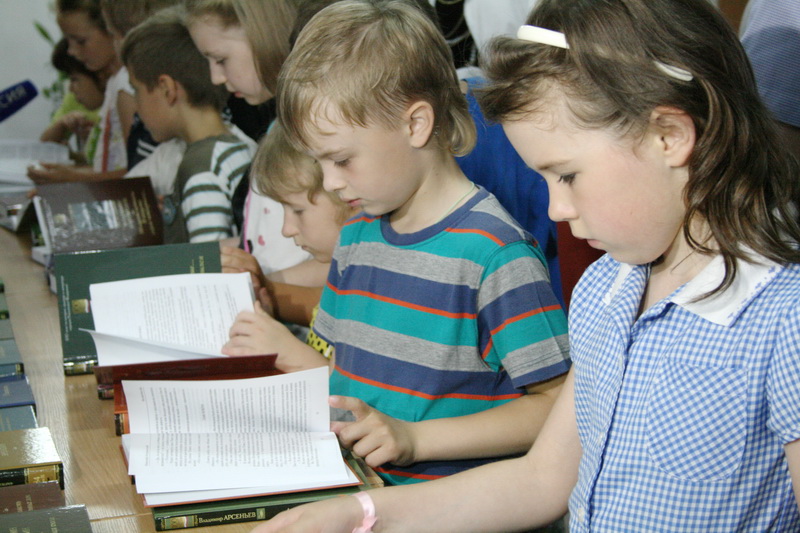 Школы Крыма получат литературу по акции «Сто книг президента»