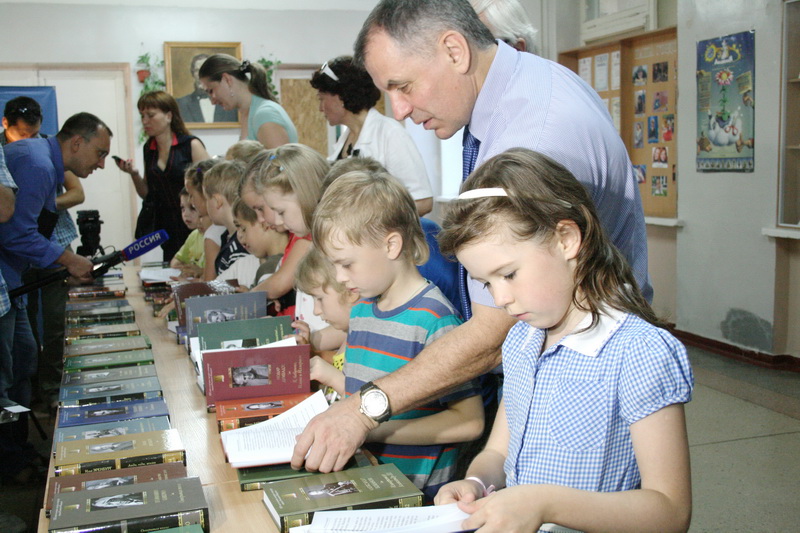 Школы Крыма получат литературу по акции «Сто книг президента»