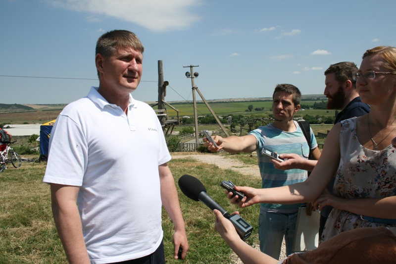 На страусиной ферме в Симферопольском районе провели День семьи и спорта