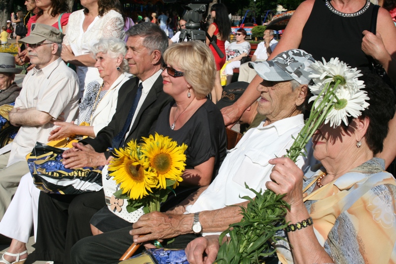 В Симферополе поздравили юбиляров рубиновой свадьбы