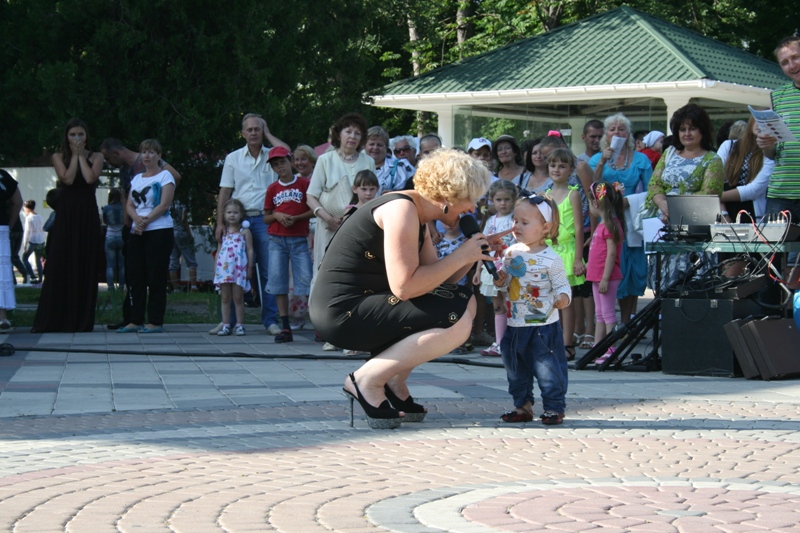 В Симферополе поздравили юбиляров рубиновой свадьбы