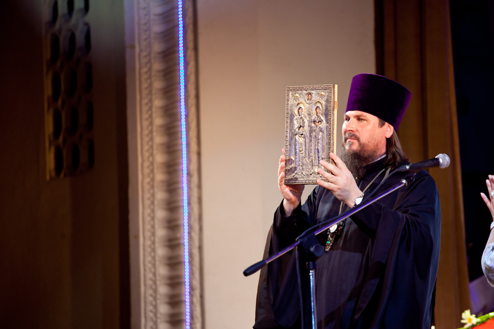 Севастопольцев с Днем семьи поздравила супруга российского премьера