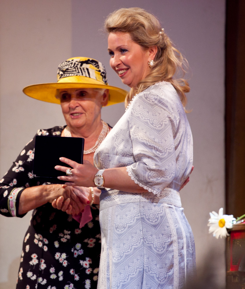 Севастопольцев с Днем семьи поздравила супруга российского премьера