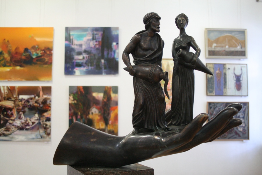 Известные художники России представили в Симферополе выставку