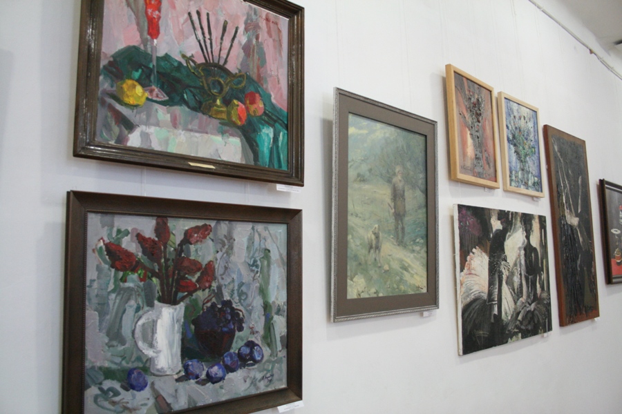 Известные художники России представили в Симферополе выставку