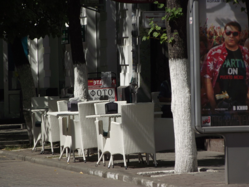 В центре Симферополя снова демонтировали летние кафе