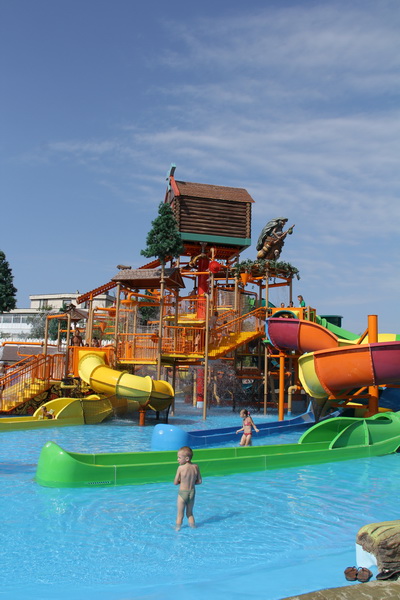 В Евпатории открылся аквапарк