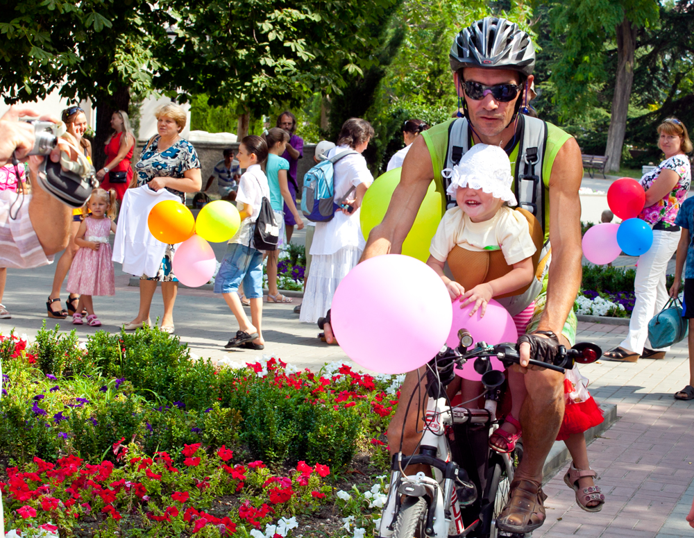 В Севастополе прошел парад счастливых семей