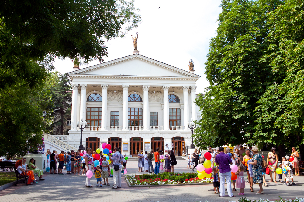 В Севастополе прошел парад счастливых семей