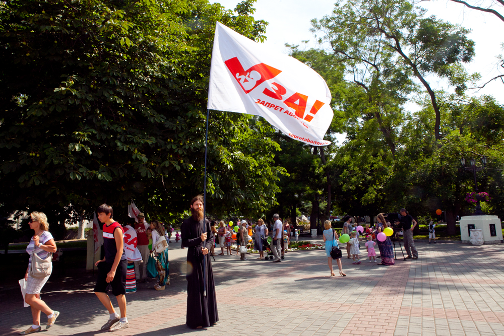 В Севастополе прошел парад счастливых семей