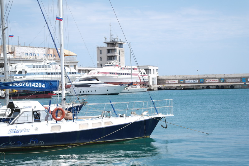 Участники кругосветного путешествия посетили Ялту с гуманитарной миссией