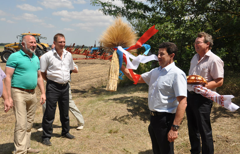 Вице-премьер Крыма поздравил хлеборобов с намолотым миллионом тонн зерна