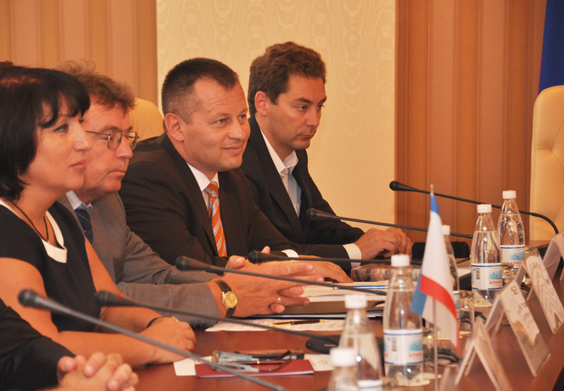 В Совете министров Крыма подписан ряд соглашений по сотрудничеству со Свердловской областью