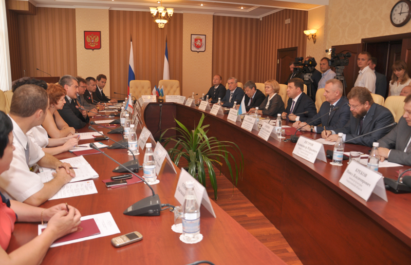 В Совете министров Крыма подписан ряд соглашений по сотрудничеству со Свердловской областью