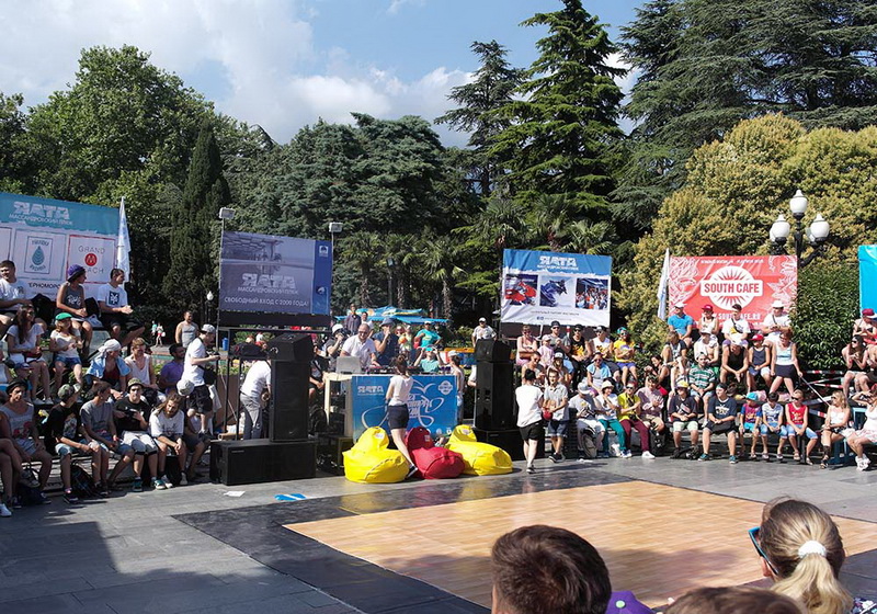 На набережной Ялты открылся фестиваль «Yalta Summer Jam»