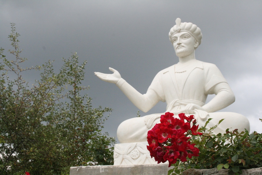 В симферопольском парке Рериха создали «русский уголок»