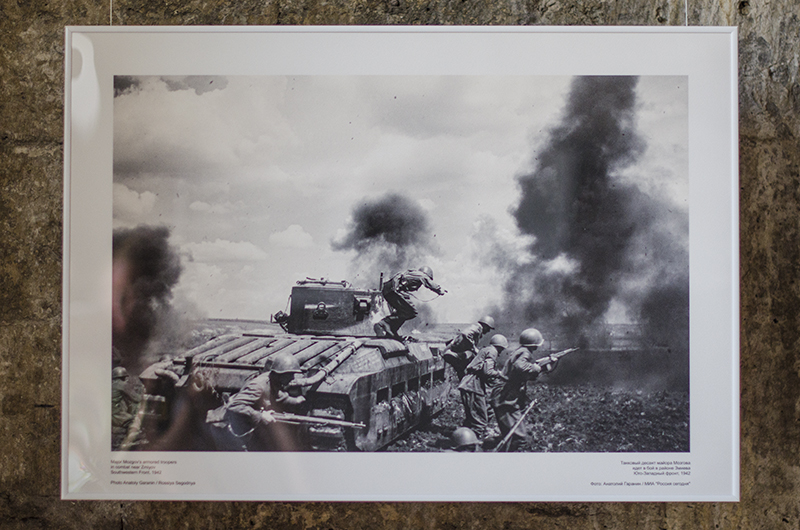 В Севастополе Дмитрий Киселев открыл выставку фотографий «Армия и флот России»