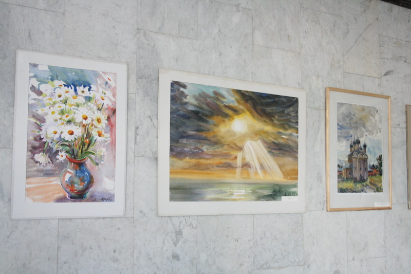 В Госсовете Крыма открылась выставка живописи московской художницы