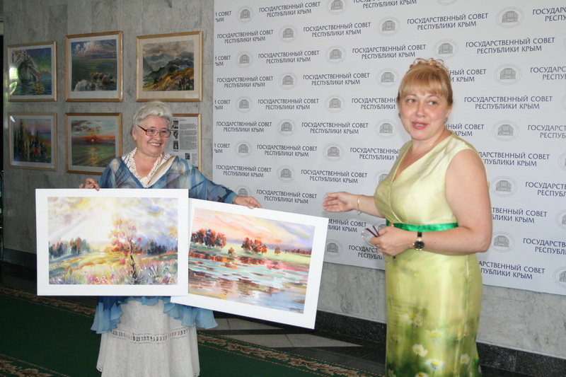 В Госсовете Крыма открылась выставка живописи московской художницы
