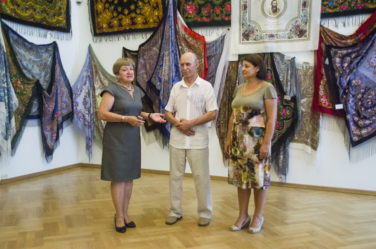 В Севастополе открылась выставка «Русская шаль»