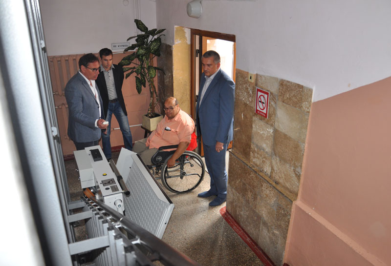 Здание правительства Крыма стало доступным для инвалидов