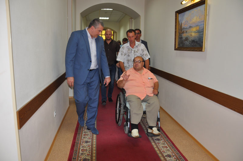 Здание правительства Крыма стало доступным для инвалидов