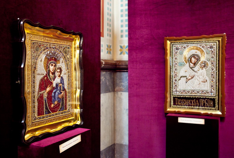 В Севастополе открылась выставка икон из бисера