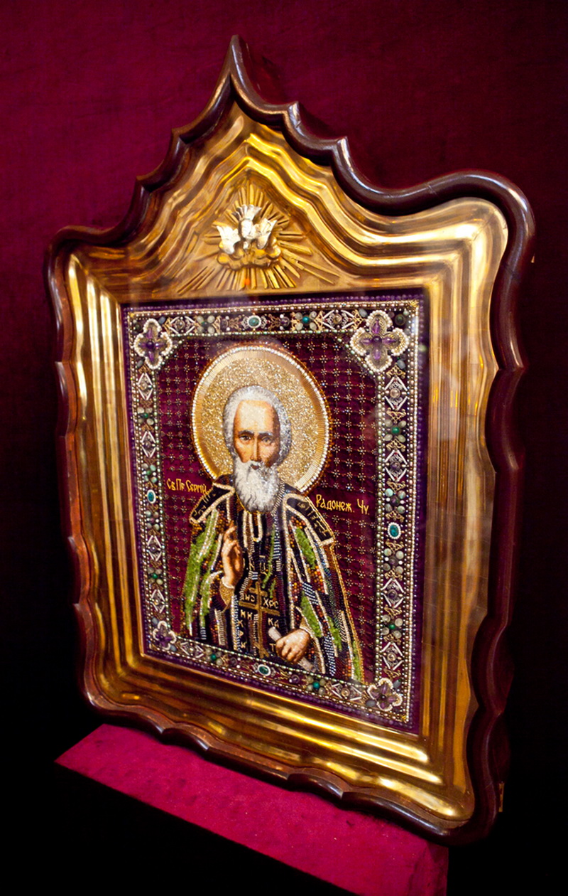 В Севастополе открылась выставка икон из бисера