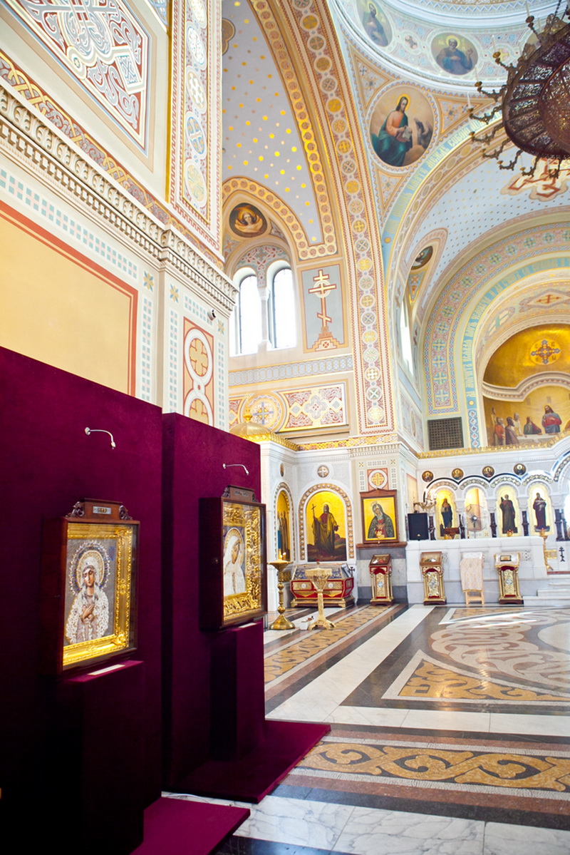 В Севастополе открылась выставка икон из бисера