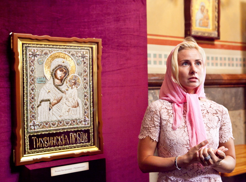 В Севастополе открылась выставка икон из бисера