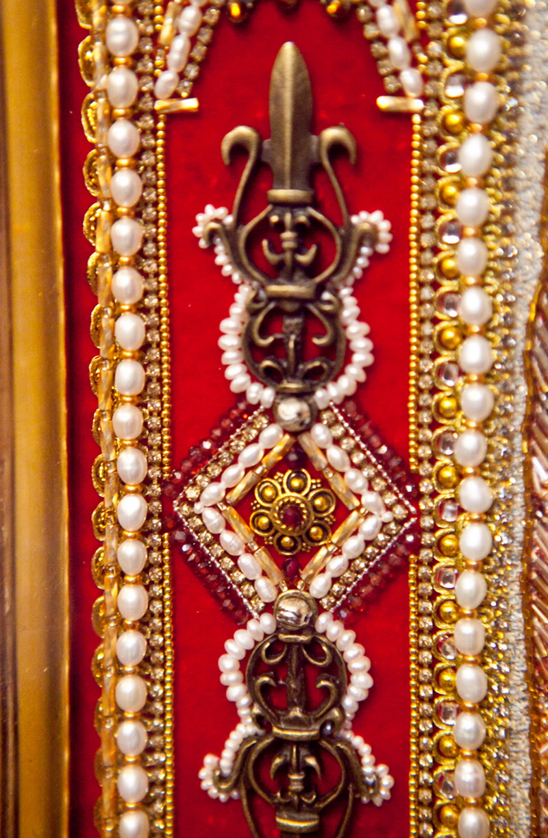 В Севастополе открылась выставка икон из бисера