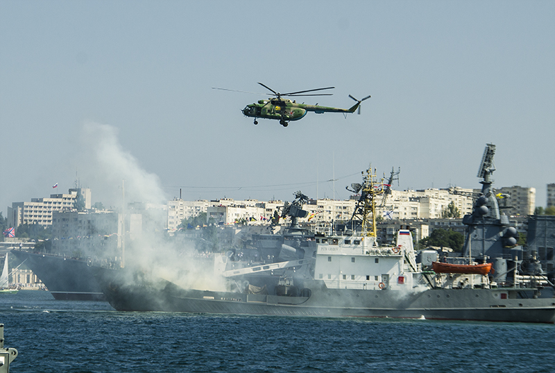 Севастополь торжественно отметил День Военно-морского флота России