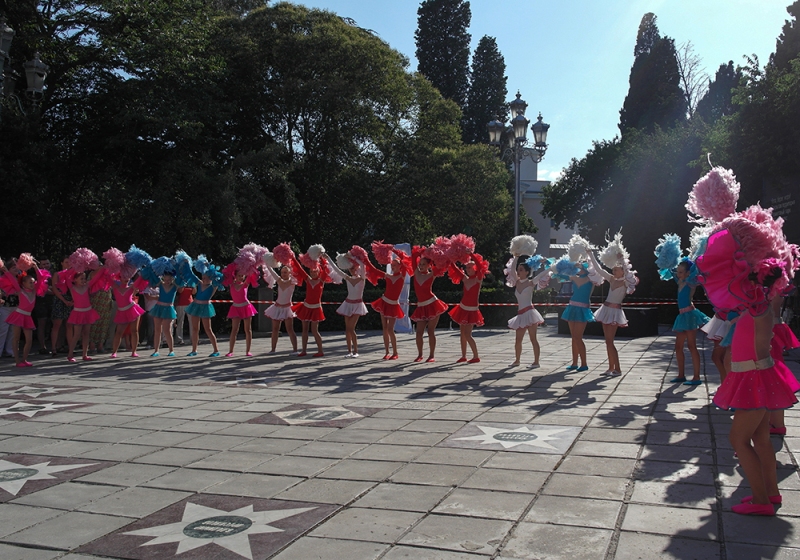 В Ялте установили памятник шляпке Клары Новиковой