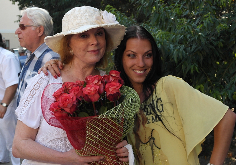 В Ялте установили памятник шляпке Клары Новиковой