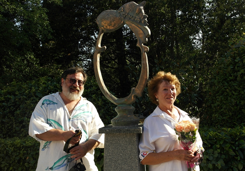 В Ялте установили памятник шляпке Клары Новиковой