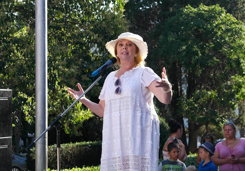 В Ялте установили памятник шляпке Клары Новиковой